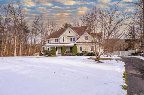 33 Pine Hill Dr, Lewisboro, NY 10590-1510