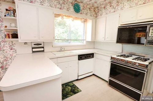 968 Phelps Rd, Teaneck NJ  07666-5624 exterior