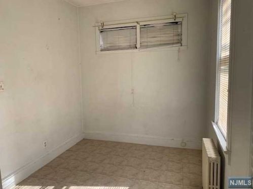 86 Malcolm Ave, Outwater NJ  07026-1218 exterior