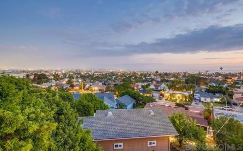 1527 Loring St, San Diego CA  92109-1765 exterior