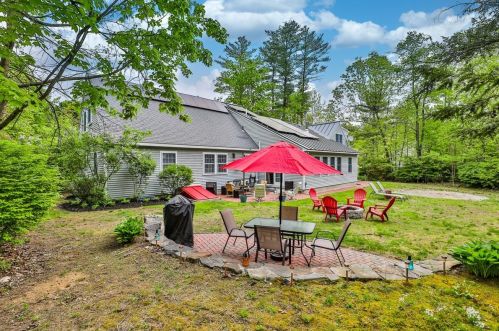 14 Pinewood Dr, Amherst NH  03031-3101 exterior