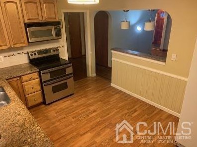 323 Columbus Ave, Woodbridge, NJ 07095-1804