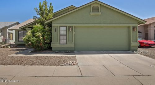 2821 Woodview Crest Dr, Tucson, AZ 85742-8924