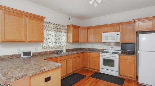 241 Cranford Ave, Cranford NJ  07016-2501 exterior
