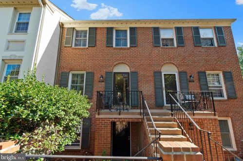3261 Sutton Pl, Washington, DC 20016-7535