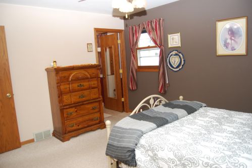 711 Harrison Ct, West Bend WI  53090-1800 exterior