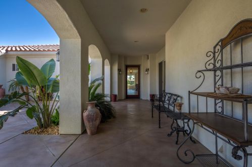 56430 Muirfield Vlg, La Quinta CA  92253-7648 exterior