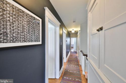 425 Gln Echo Rd, Philadelphia PA 19119-2915 exterior