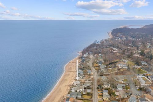 11 Argyle Dr, Northport NY  11768-1002 exterior