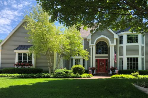 3725 Grace Ave, Thiensville, WI 53092-2761
