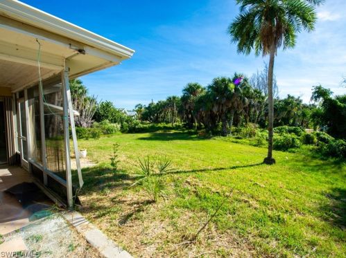 4752 Rue Helene, Sanibel FL  33957-2612 exterior