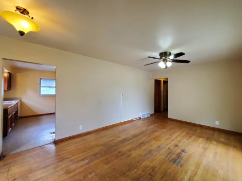 5151 83rd St, Milwaukee WI  53218-3647 exterior