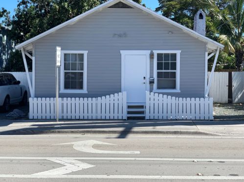 107 Stirling Rd, Dania Beach FL  33004-3606 exterior