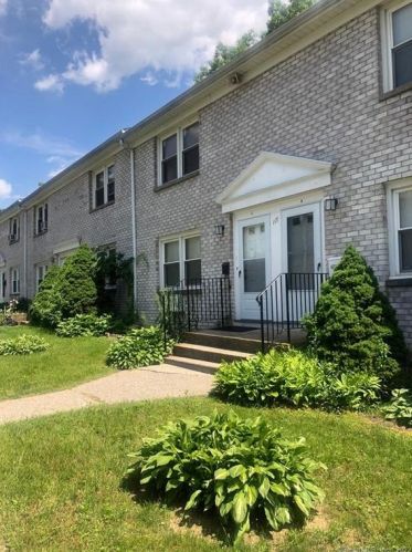 117 Karen Ct, Bridgeport, CT 06606-2572