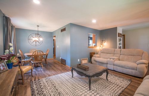 1509 Greenway Ter, Waukesha, WI 53186-2621