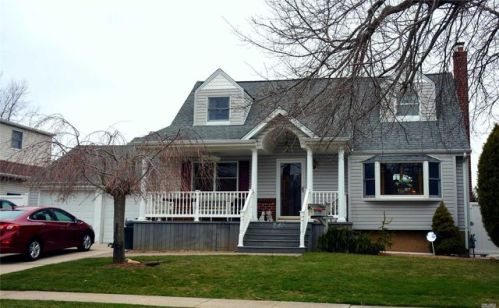 2749 Natta Blvd, North Bellmore, NY 11710-3219