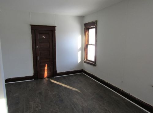 918 4th St, Montevideo MN 56265-1027 exterior