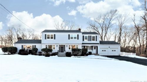 20 Mariner Cir, Bridgeport, CT 06611-1722