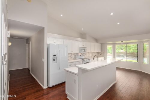 4233 Coolbrook Ave, Phoenix, AZ 85032-9211