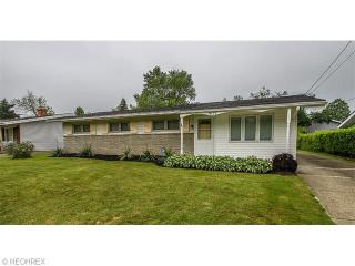 9122 Cranbrook Dr, Macedonia, OH 44067-1321