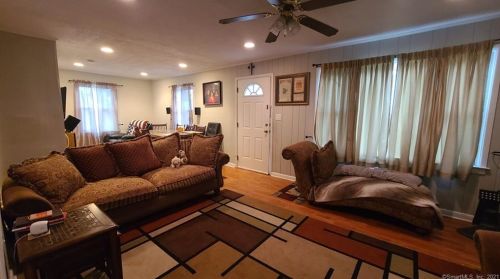 4 5th St, Danbury CT  06810-5704 exterior