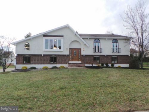 54 Wayside Rd, Berlin Boro, NJ 08009-1348