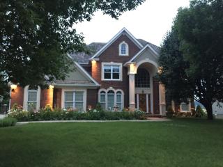 13782 Lake Shore Dr, Des Moines, IA 50325-8833