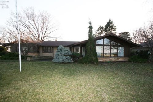 1607 Cedar Point Rd, Sandusky, OH 44870-5210