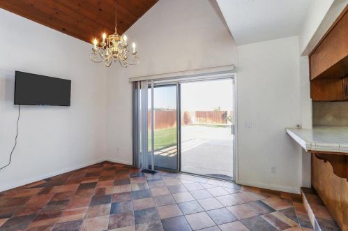 1812 Golf Rd, Turlock CA  95380-9746 exterior