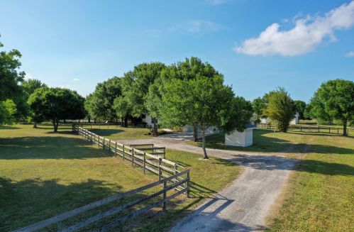 7140 1st St, Vero Beach, FL 32968-4895