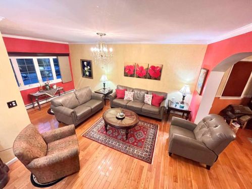 82 28th St, Bayonne, NJ 07002-4913