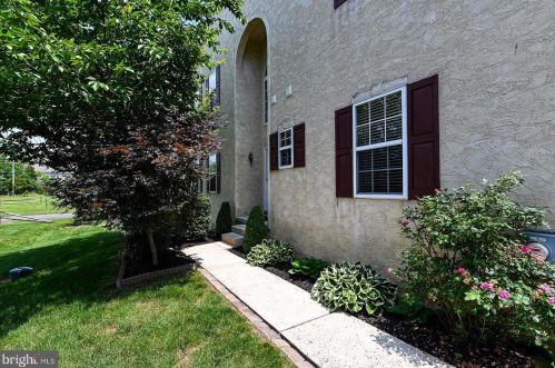 4011 Hoffman Ct, Collegeville, PA 19426-4803