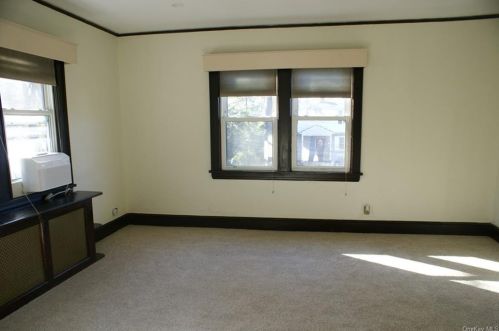 14 Gloucester Pl, New Rochelle NY  10801-2310 exterior