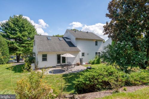 1707 Crossfield Dr, Lancaster PA 17603-6789 exterior