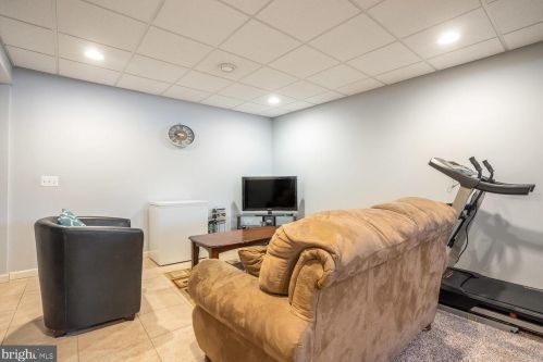 43 Chelsea Cir, Flemington NJ  08822-1829 exterior