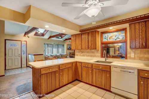 61 Venice Dr, Bricktown NJ  08723-6976 exterior