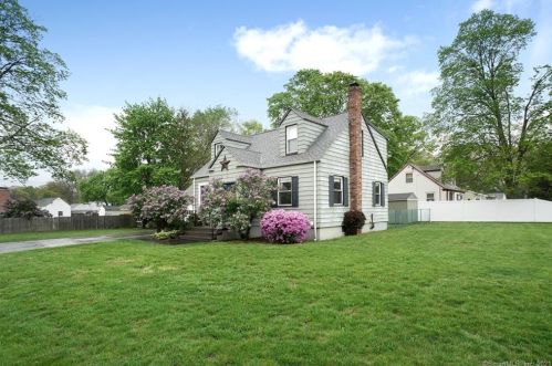 9 Roberta Rd, North Haven, CT 06473-1940