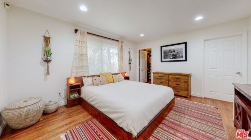 4504 Lennox Ave, Van Nuys CA 91405-4747 exterior