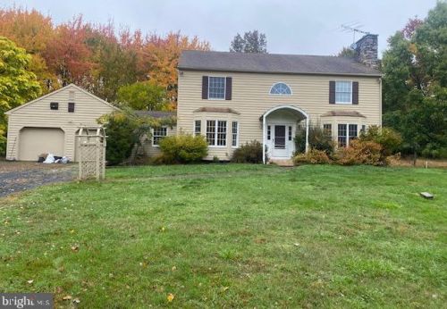 52 Rope Walk Rd, Upper Black Eddy, PA 18972-9512