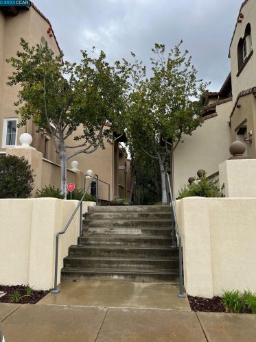 1301 Trailside Cir, Concord, CA 94518-2172
