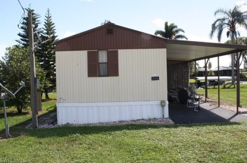 1014 Gulf St, Moore Haven, FL 33471-5810