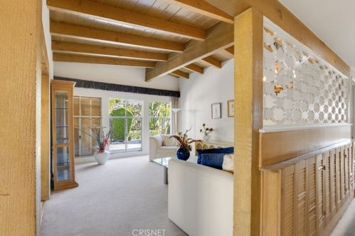 6048 Wilkinson Ave, North Hollywood, CA 91606-4516