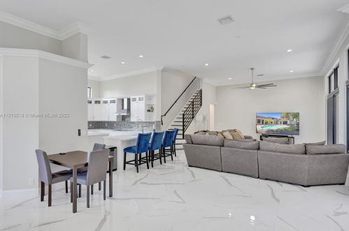 3821 185th Ave, Hollywood FL  33029-2712 exterior