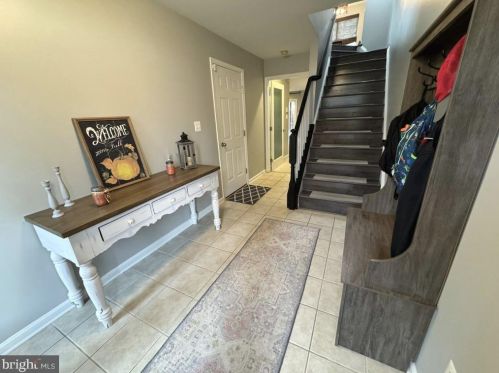 9283 Alvyn Lake Cir, Bristow VA  20136-6149 exterior