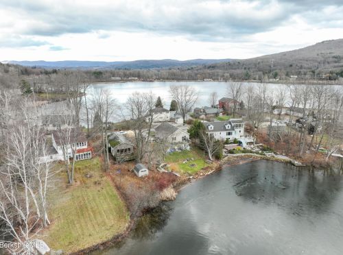 100 Lake Shore Dr, Cheshire, MA 01225-9726