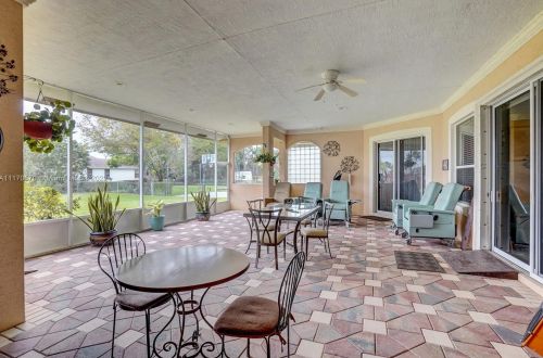 160 Saratoga Ave, Fort Pierce FL  34953-5974 exterior