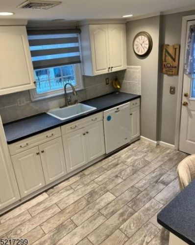 16 Haines Dr, Bloomfield NJ  07003-2906 exterior