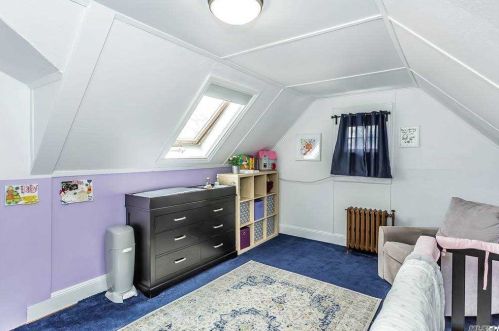 39 Beverly Ave, Floral Park NY  11001-3253 exterior