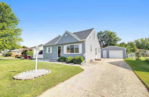 1673 Fiesta Ln, Green Bay, WI 54302-2241
