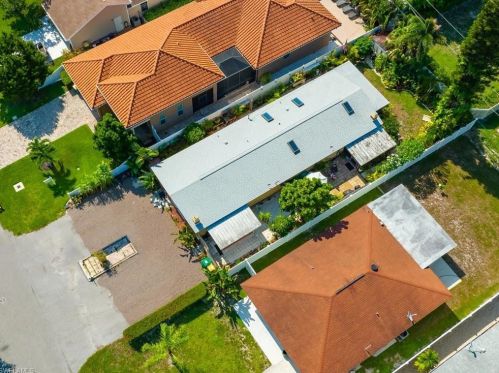 726 95th Ave, Naples, FL 34108-2457